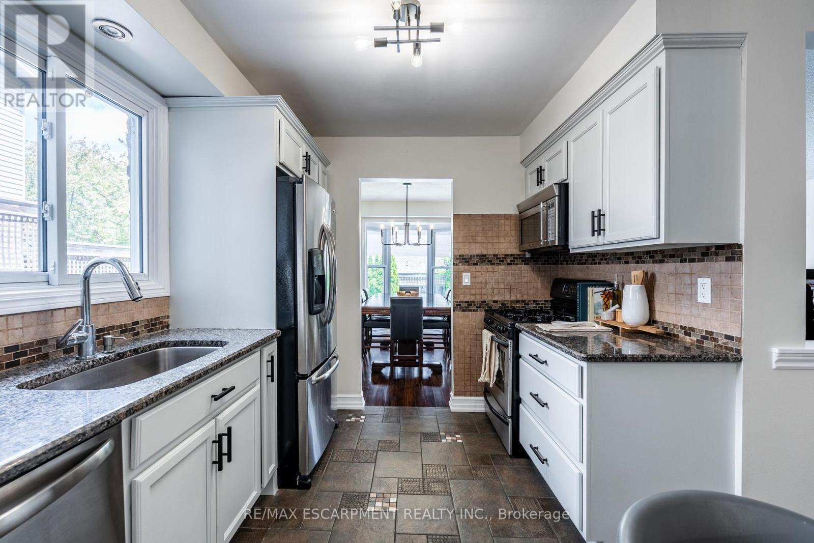 Photo 47 of 17 Tami Crescent, Grimsby ON
