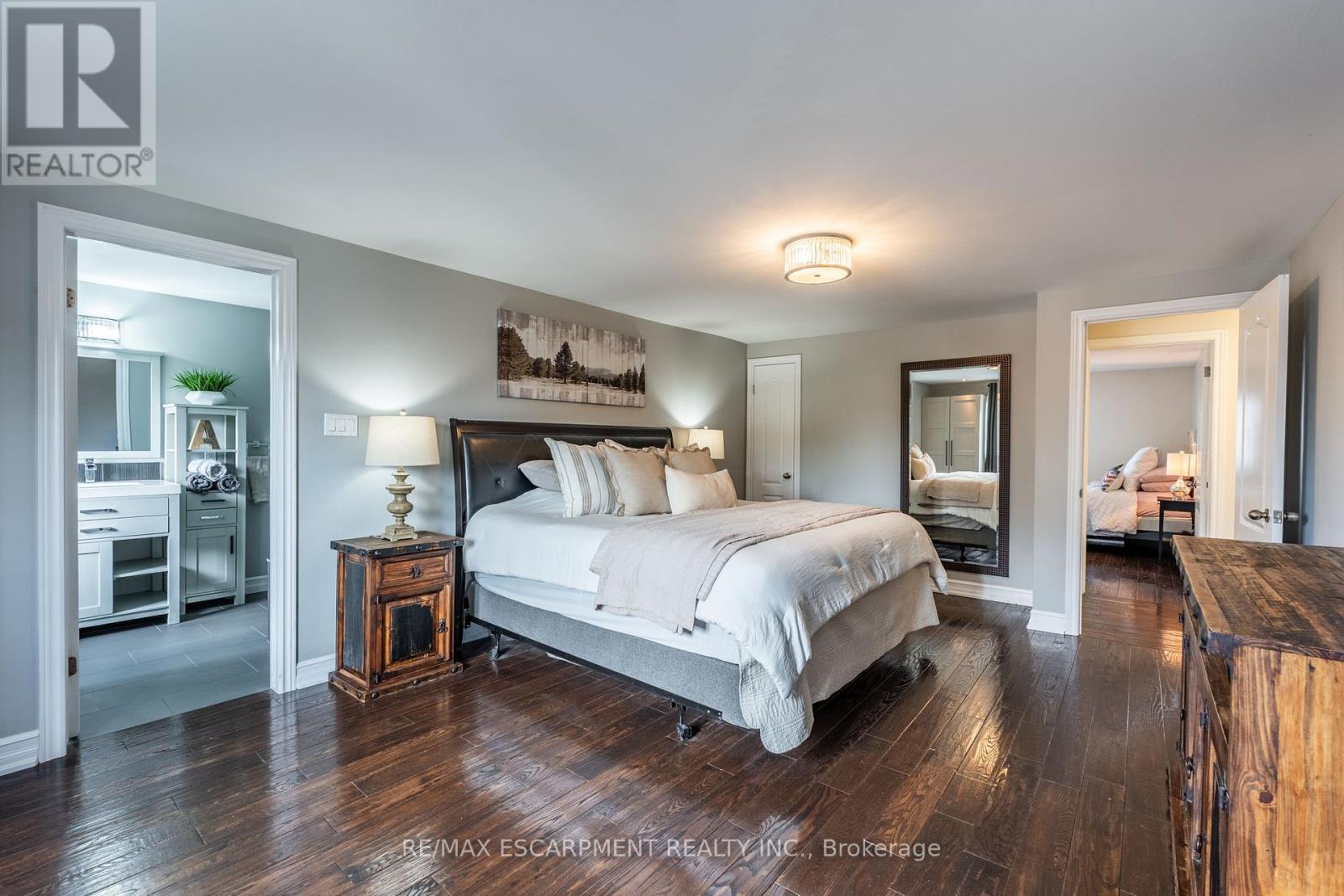 Photo 25 of 17 Tami Crescent, Grimsby ON