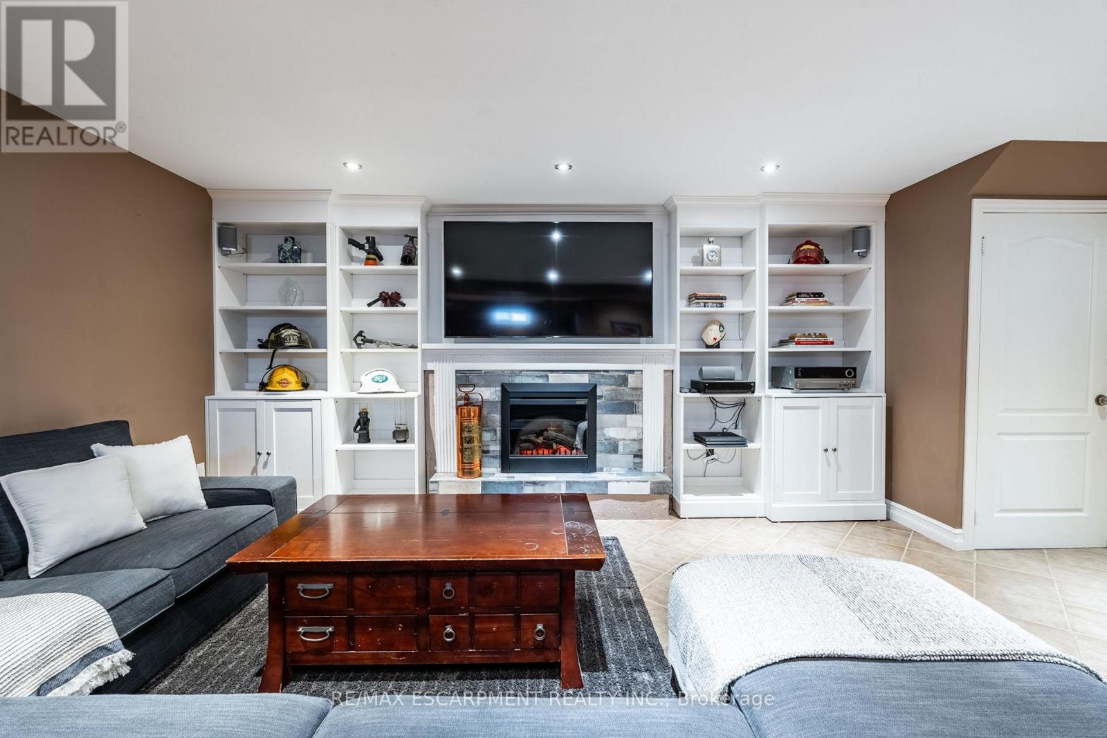 Photo 6 of 17 Tami Crescent, Grimsby ON