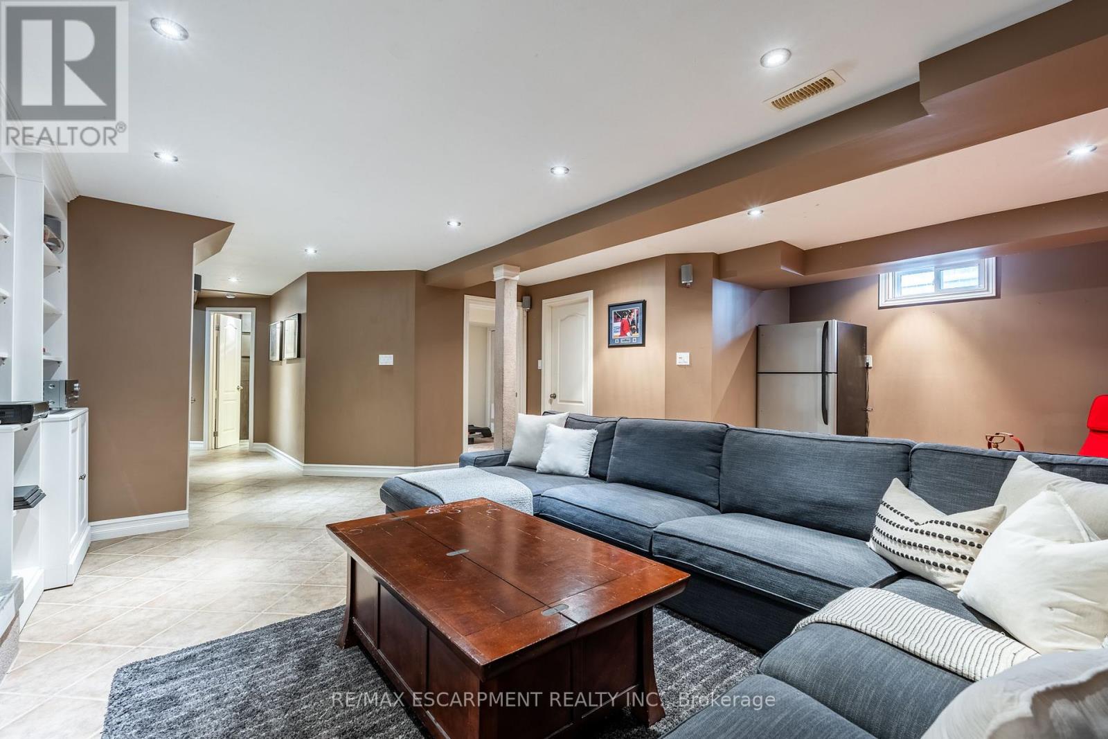 Photo 43 of 17 Tami Crescent, Grimsby ON