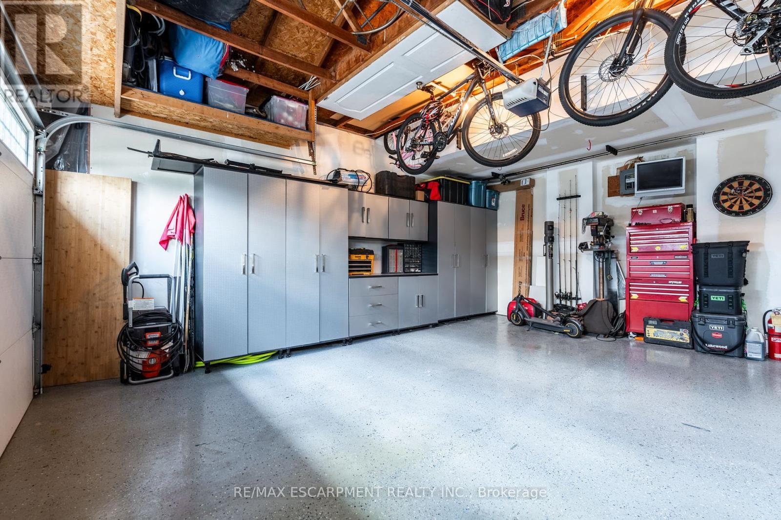 Photo 38 of 17 Tami Crescent, Grimsby ON