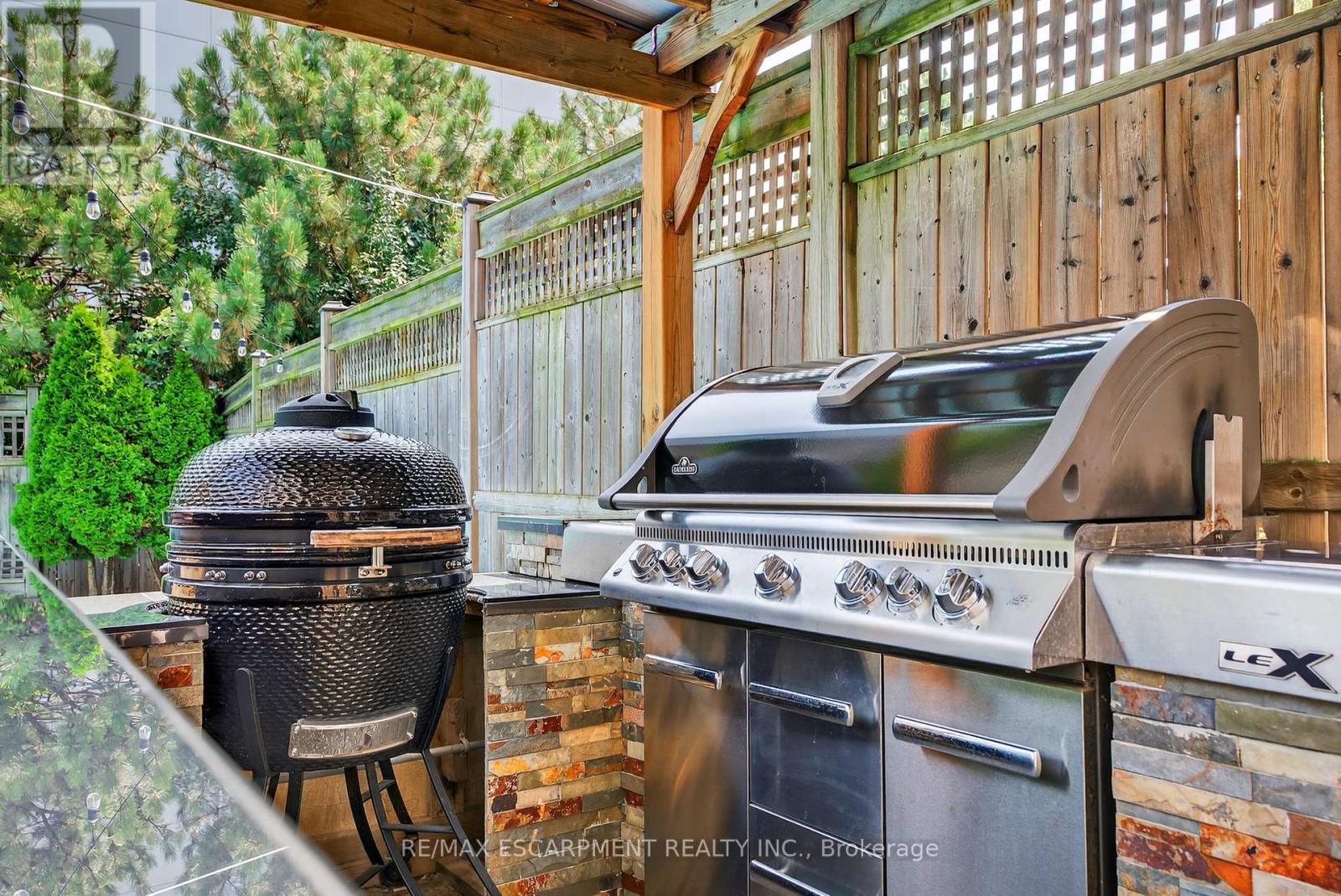Photo 18 of 17 Tami Crescent, Grimsby ON