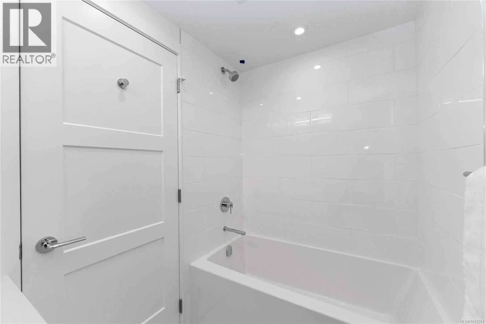 Photo 5 of 103 B 1224 Richardson St, Victoria BC