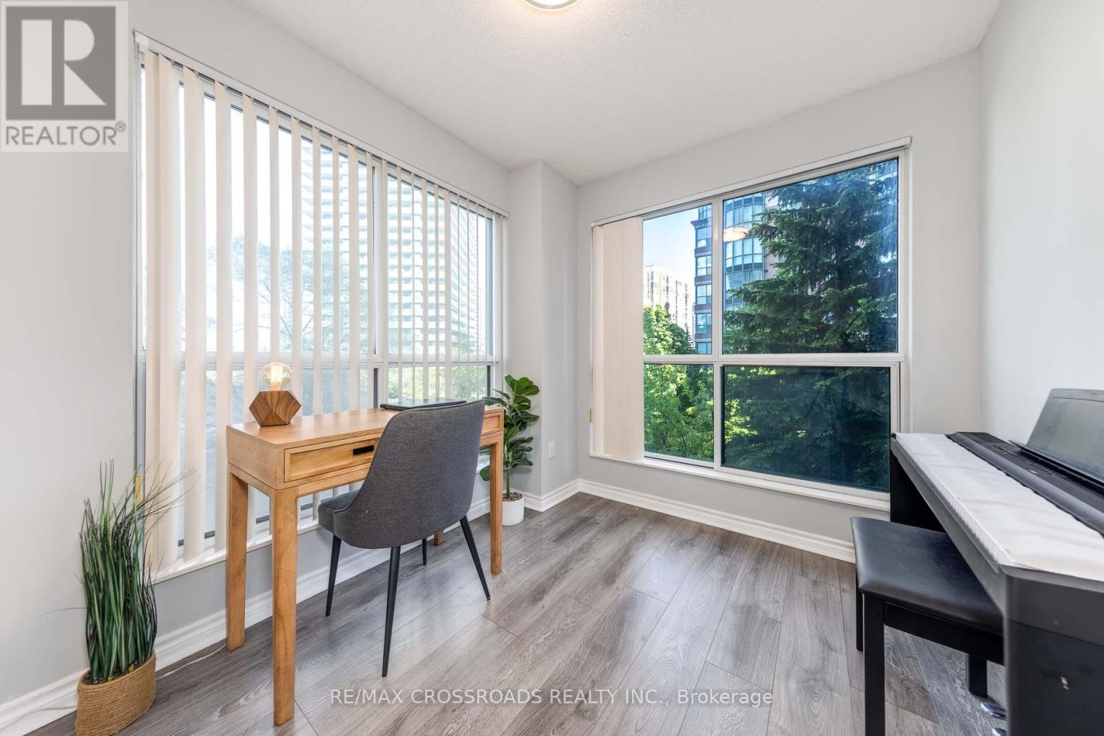 Photo 8 of 203 7 Lorraine Drive, Toronto ON