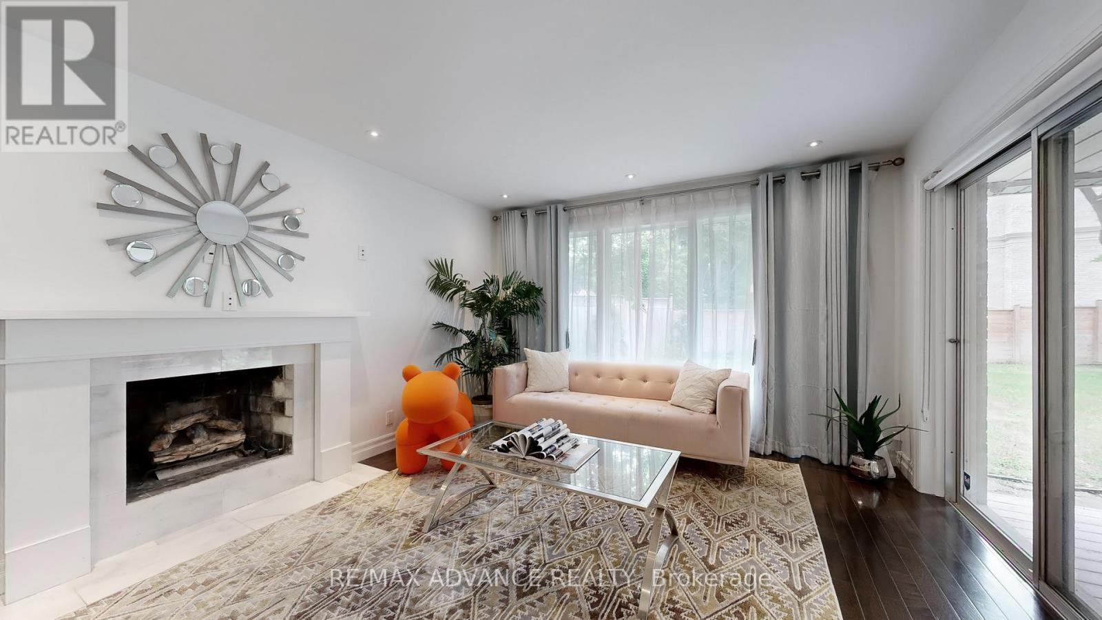 Photo 14 of 9 Carluke Crescent, Toronto ON