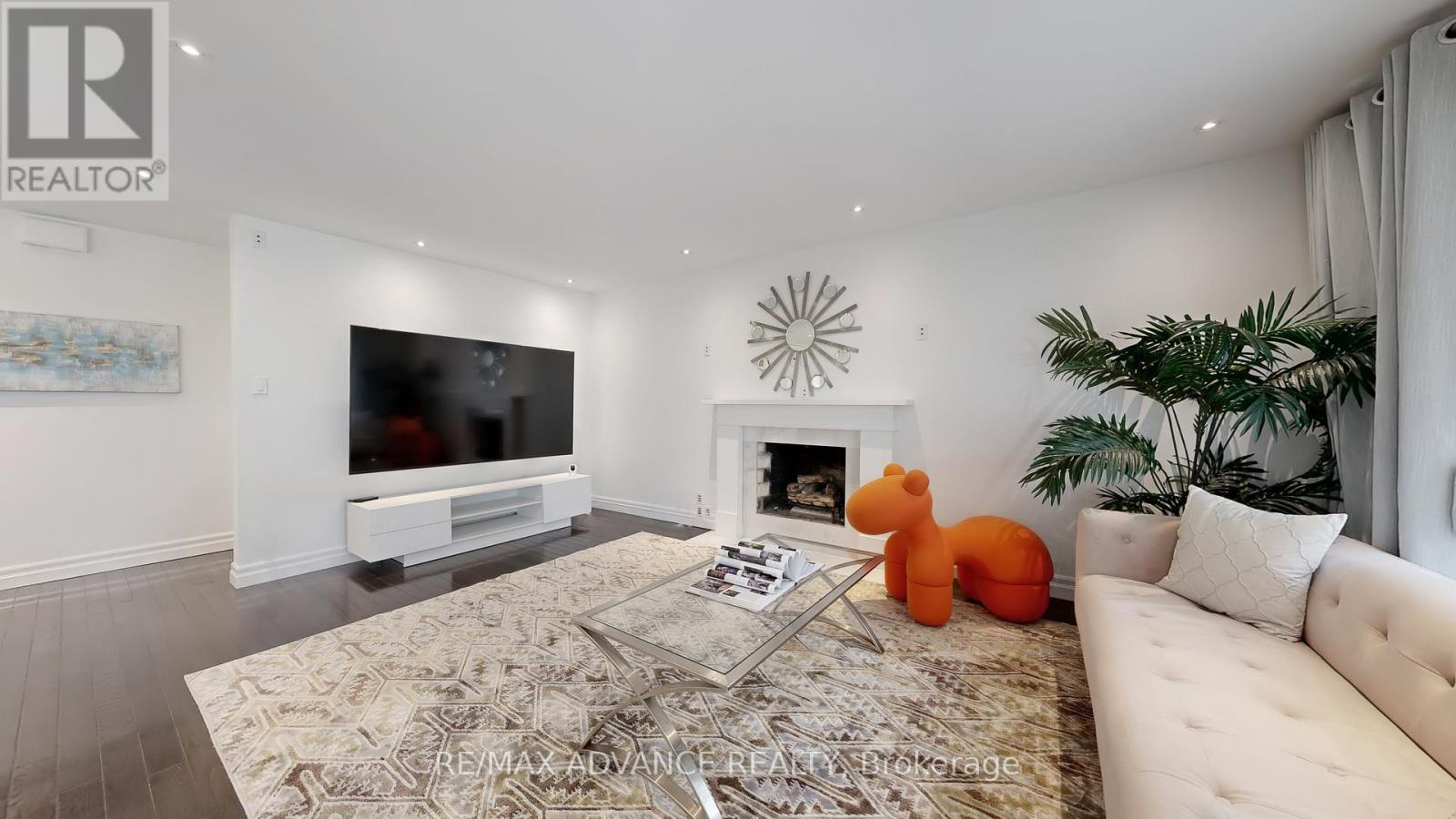 Photo 16 of 9 Carluke Crescent, Toronto ON