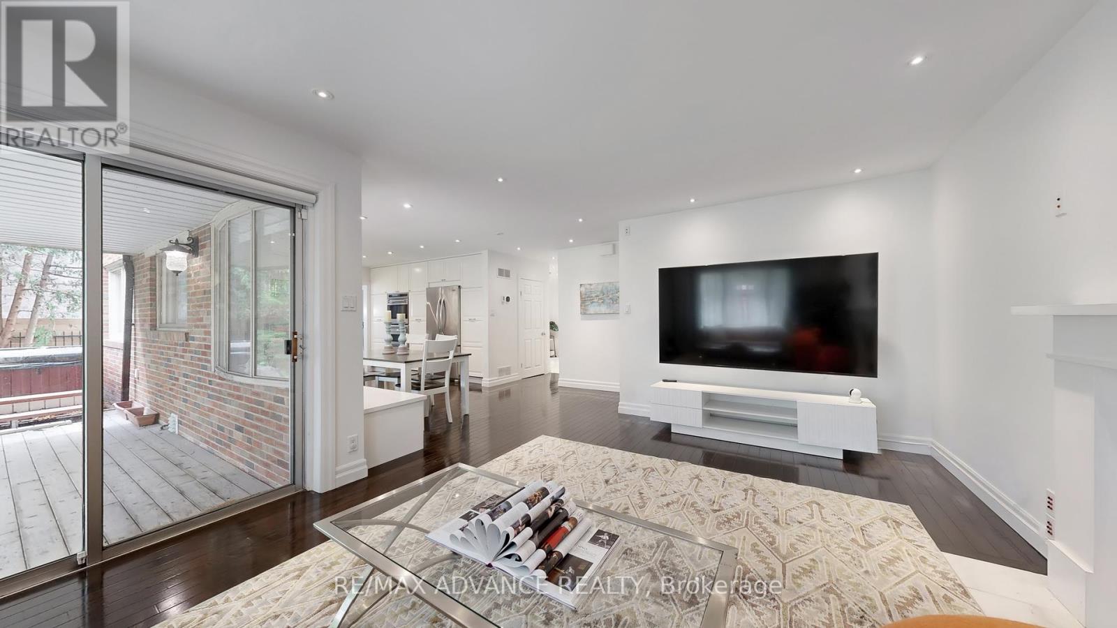 Photo 17 of 9 Carluke Crescent, Toronto ON
