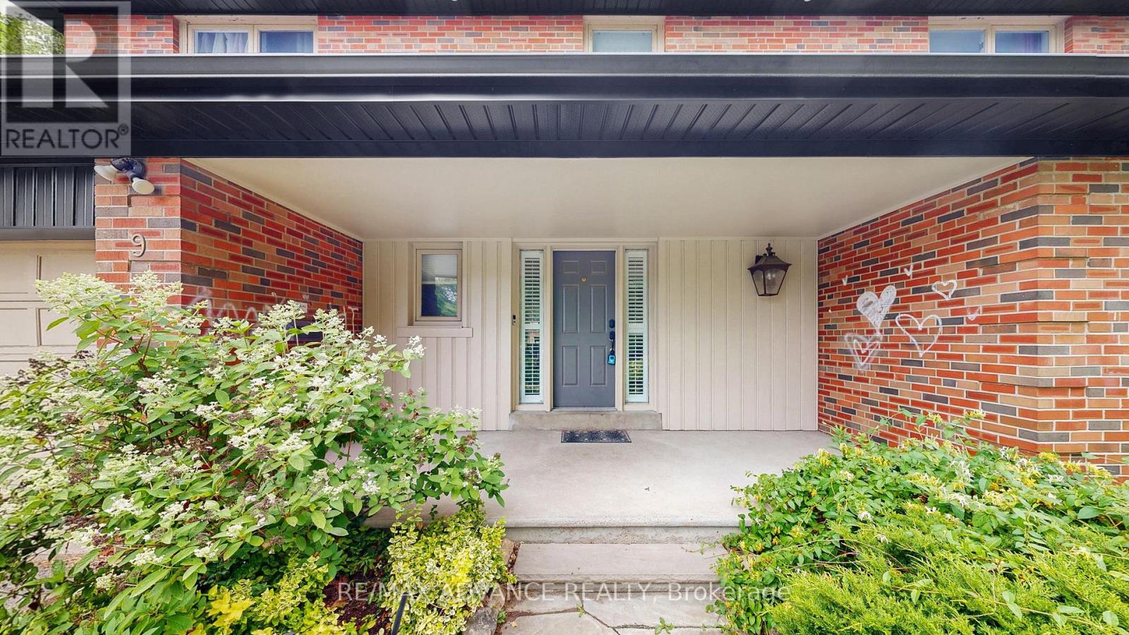 Photo 2 of 9 Carluke Crescent, Toronto ON