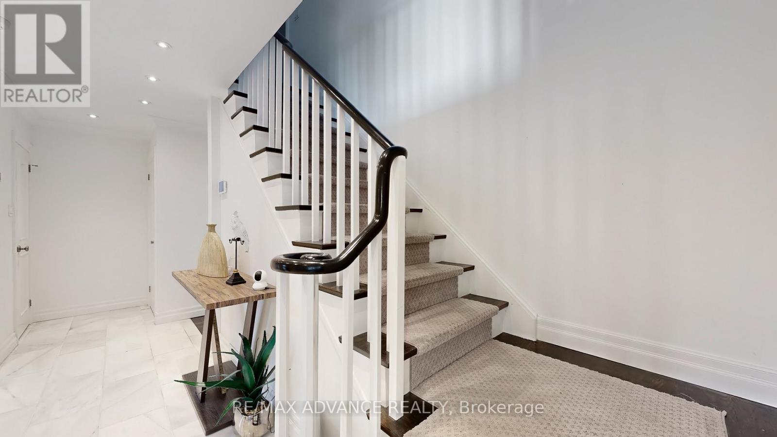 Photo 22 of 9 Carluke Crescent, Toronto ON