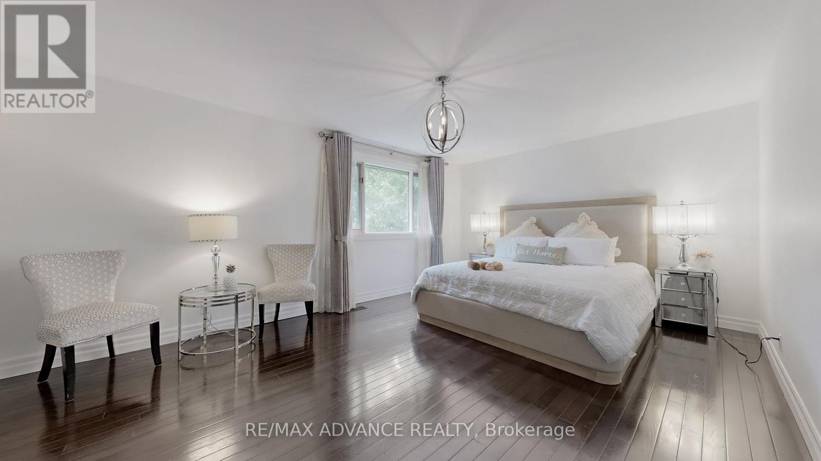 Photo 25 of 9 Carluke Crescent, Toronto ON