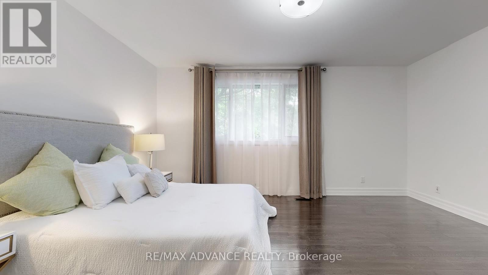 Photo 30 of 9 Carluke Crescent, Toronto ON