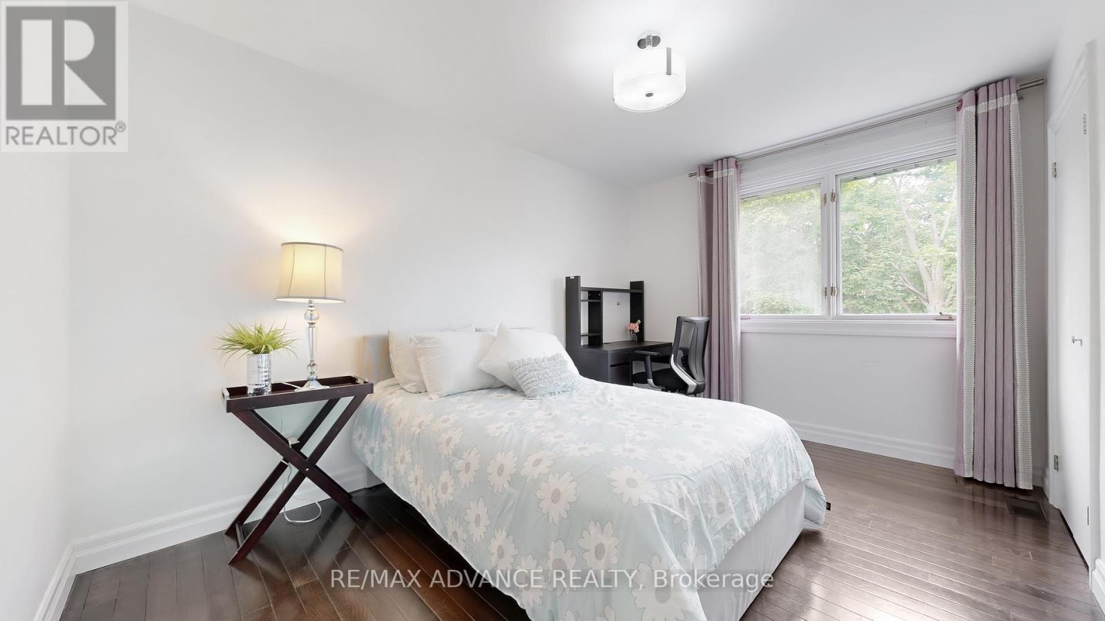Photo 33 of 9 Carluke Crescent, Toronto ON