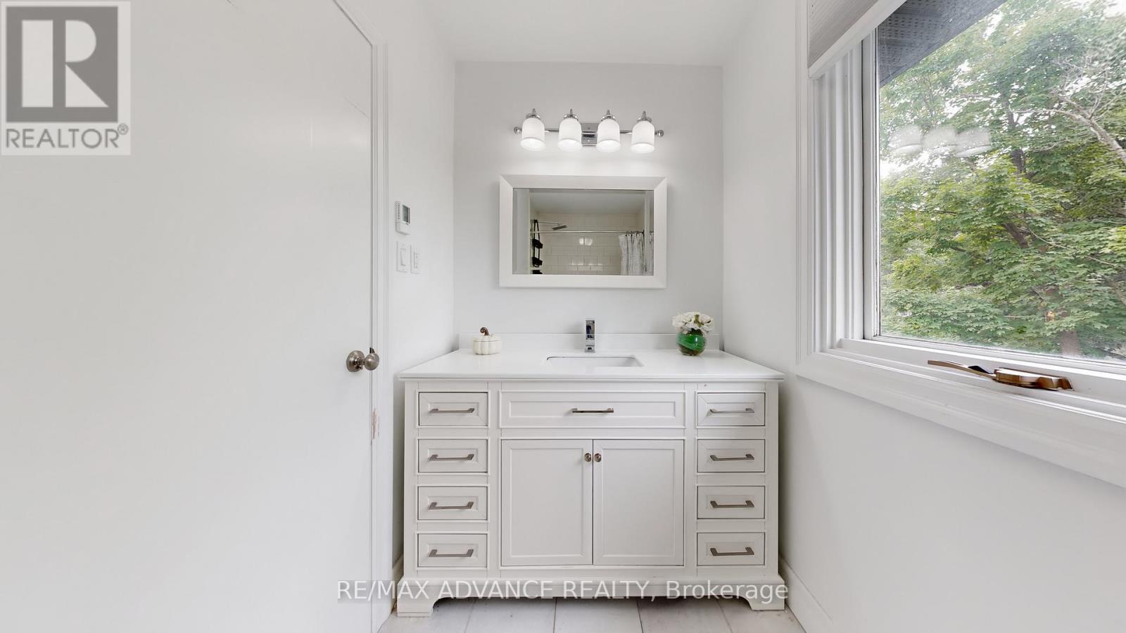 Photo 34 of 9 Carluke Crescent, Toronto ON
