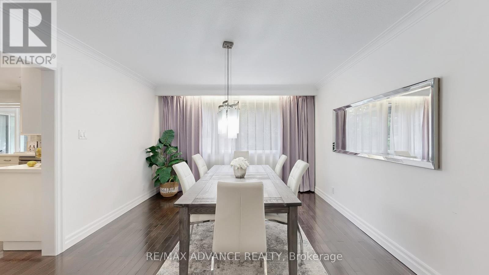 Photo 8 of 9 Carluke Crescent, Toronto ON