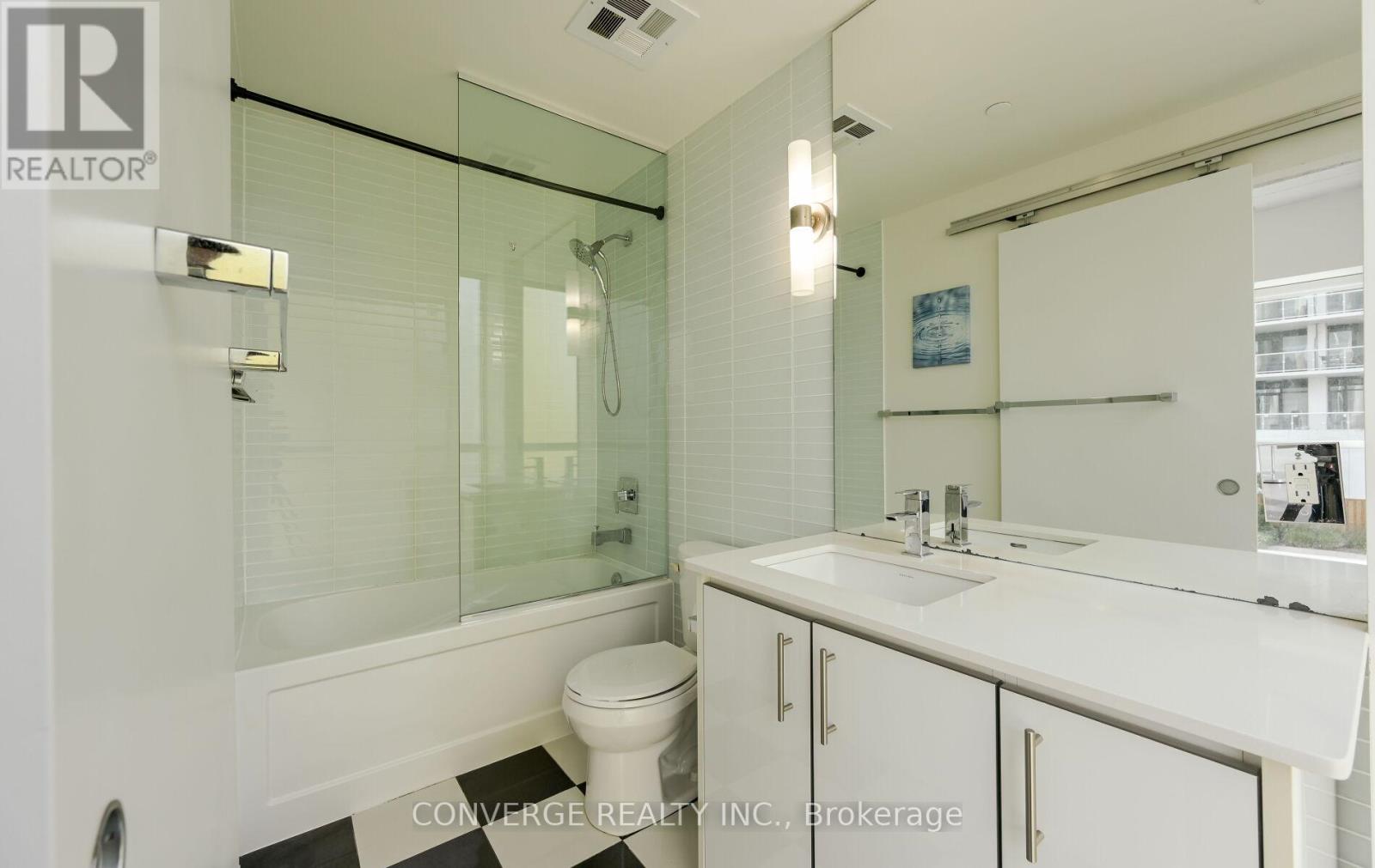 Photo 3 of 203 75 The Donway W, Toronto ON
