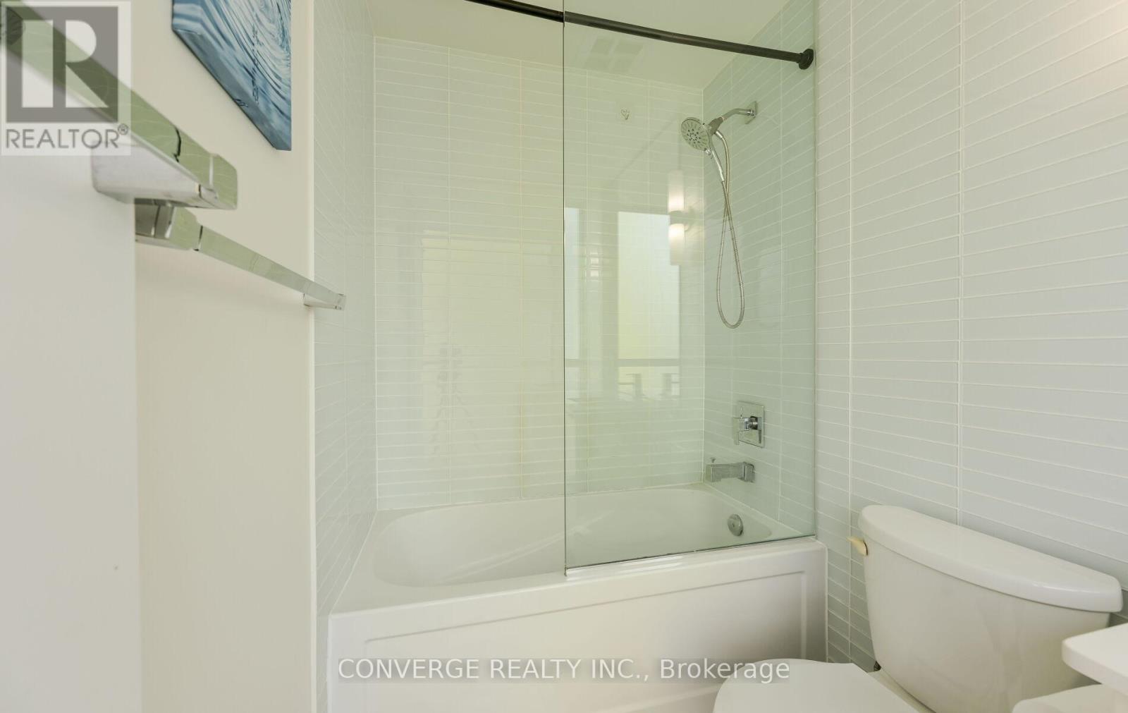 Photo 11 of 203 75 The Donway W, Toronto ON