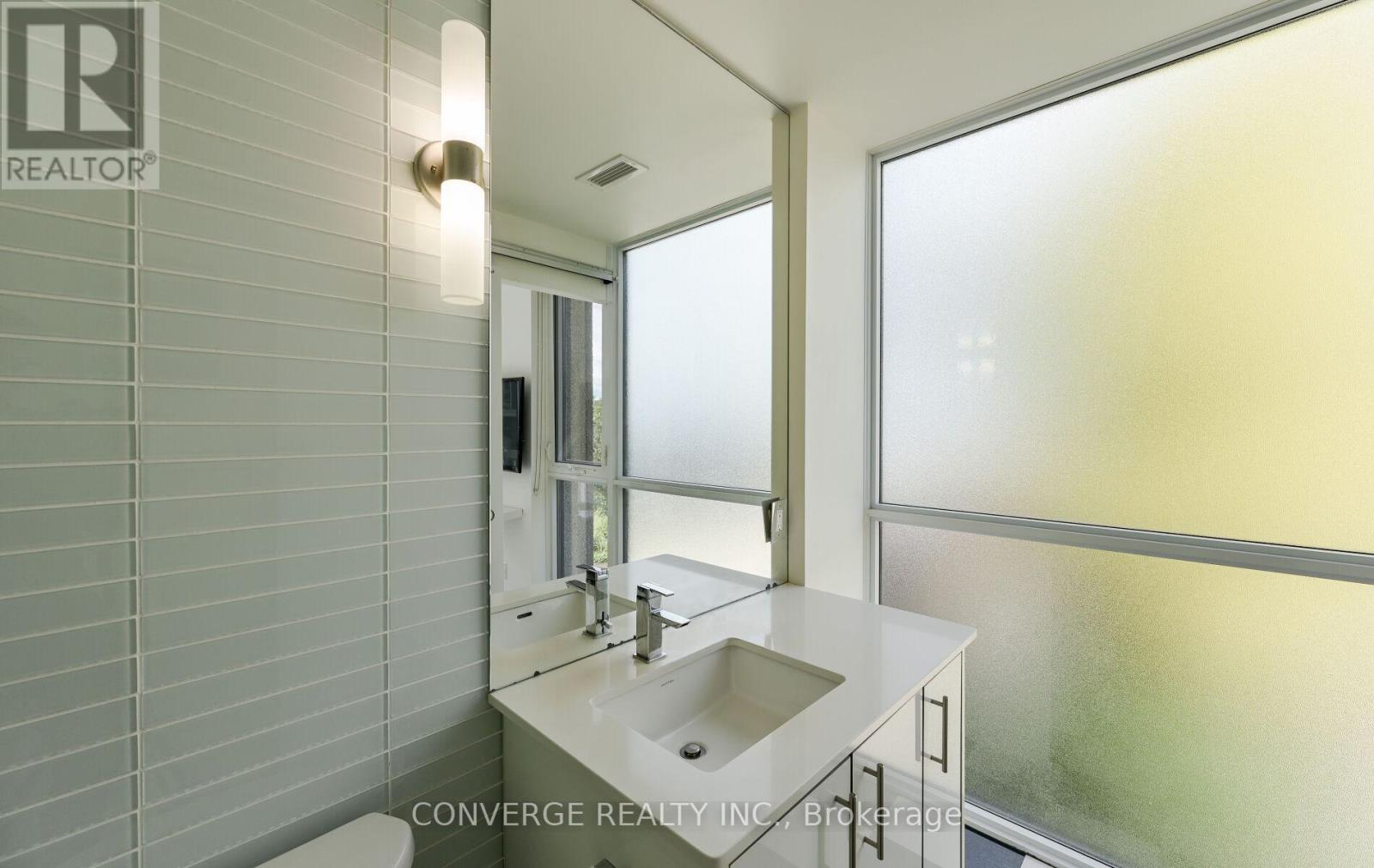 Photo 29 of 203 75 The Donway W, Toronto ON