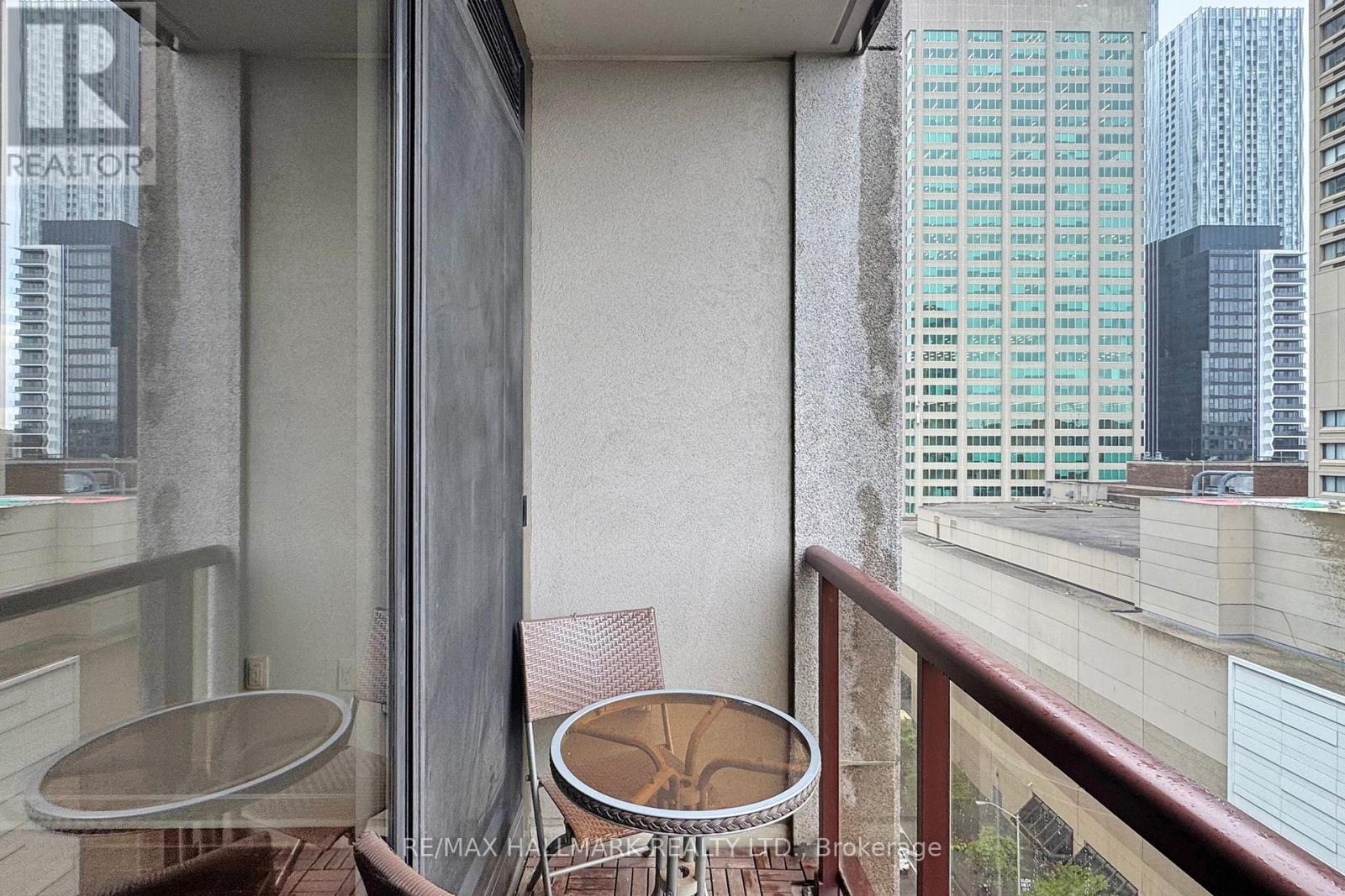 Photo 11 of 1403 85 Bloor Street E, Toronto ON