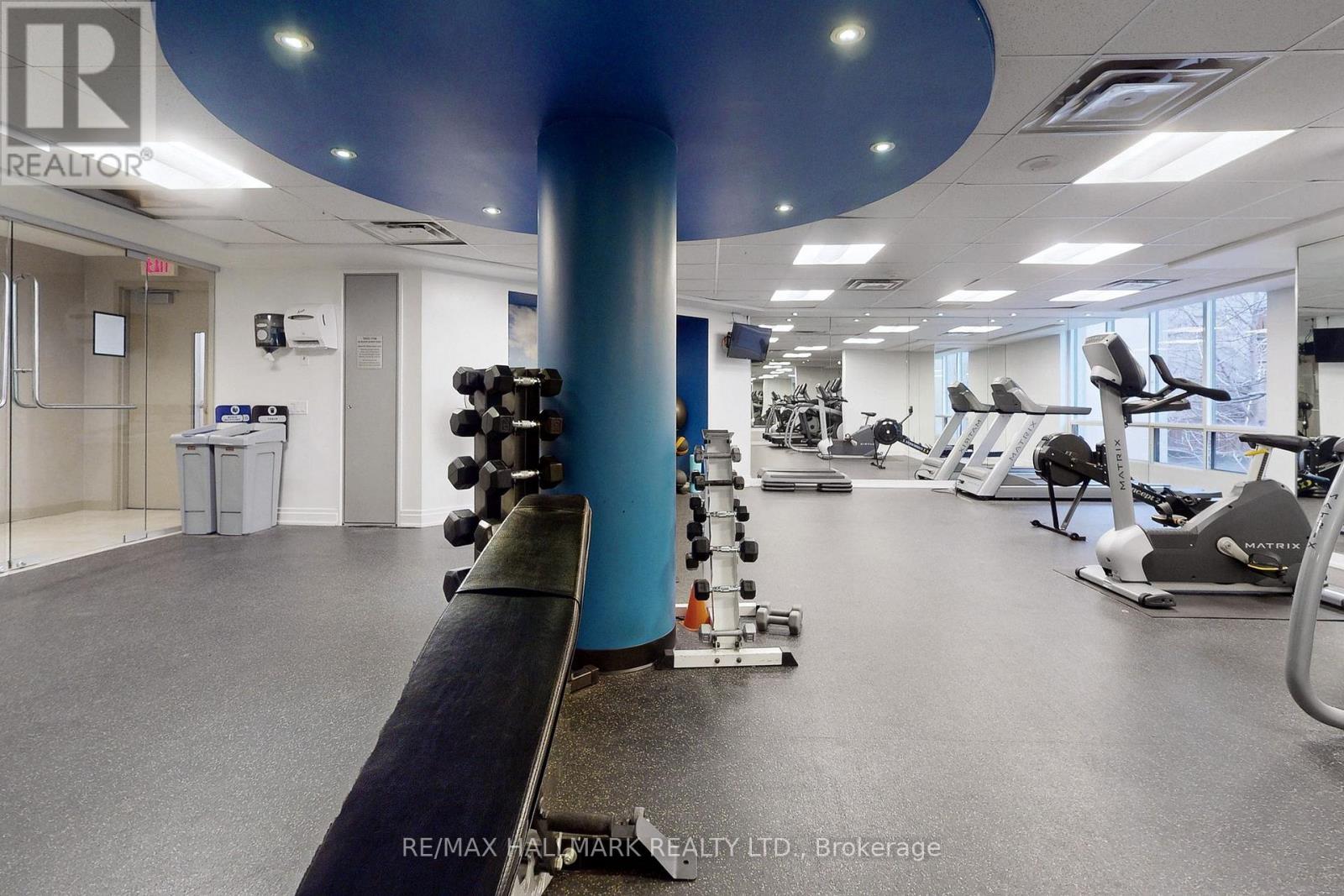 Photo 3 of 1403 85 Bloor Street E, Toronto ON