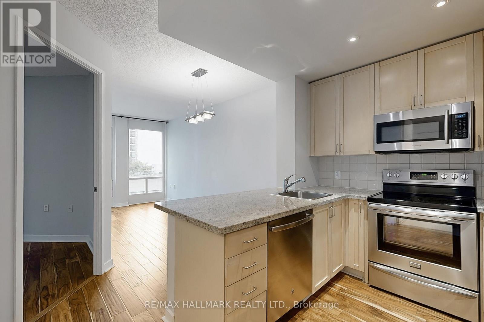 Photo 14 of 1403 85 Bloor Street E, Toronto ON