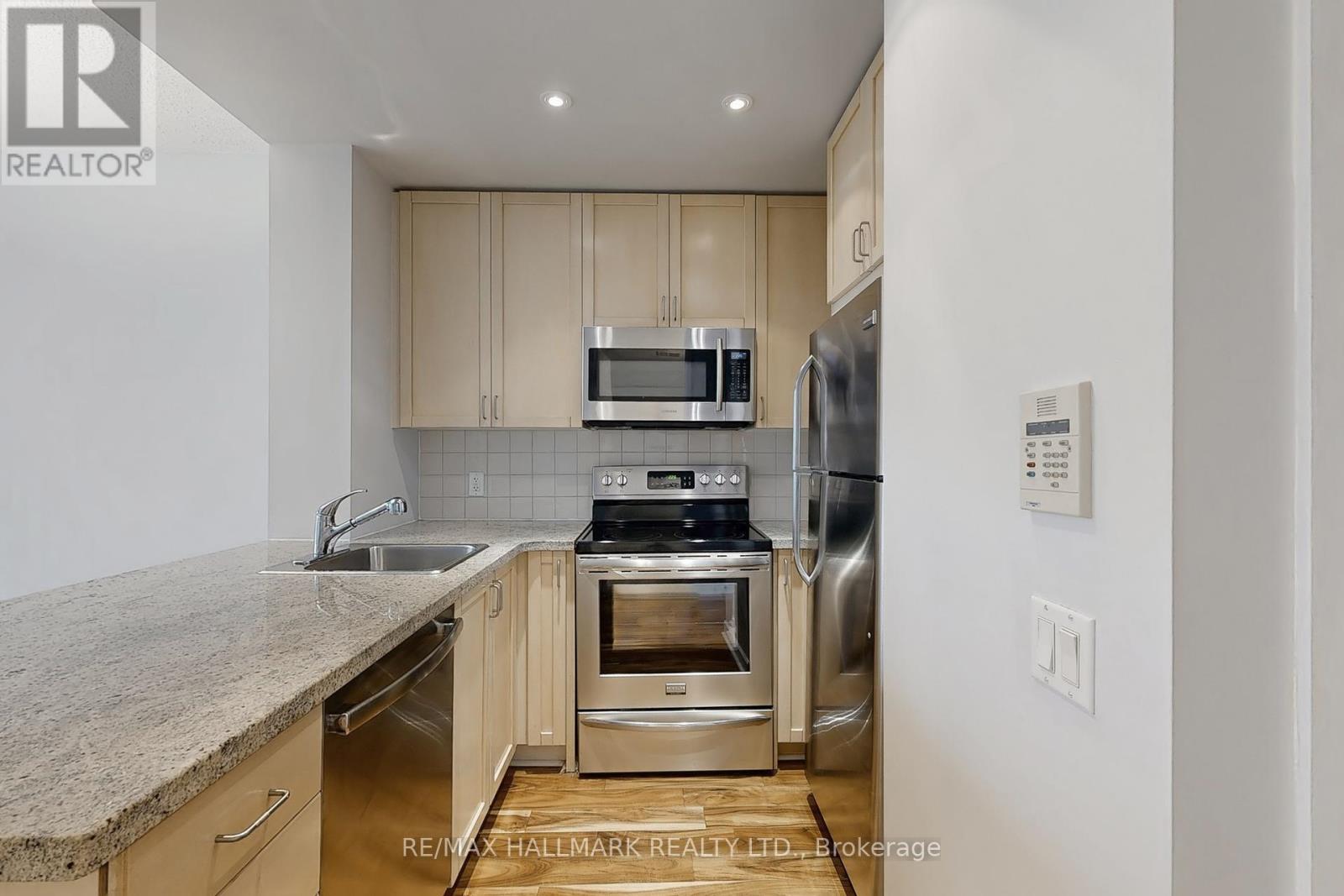 Photo 6 of 1403 85 Bloor Street E, Toronto ON