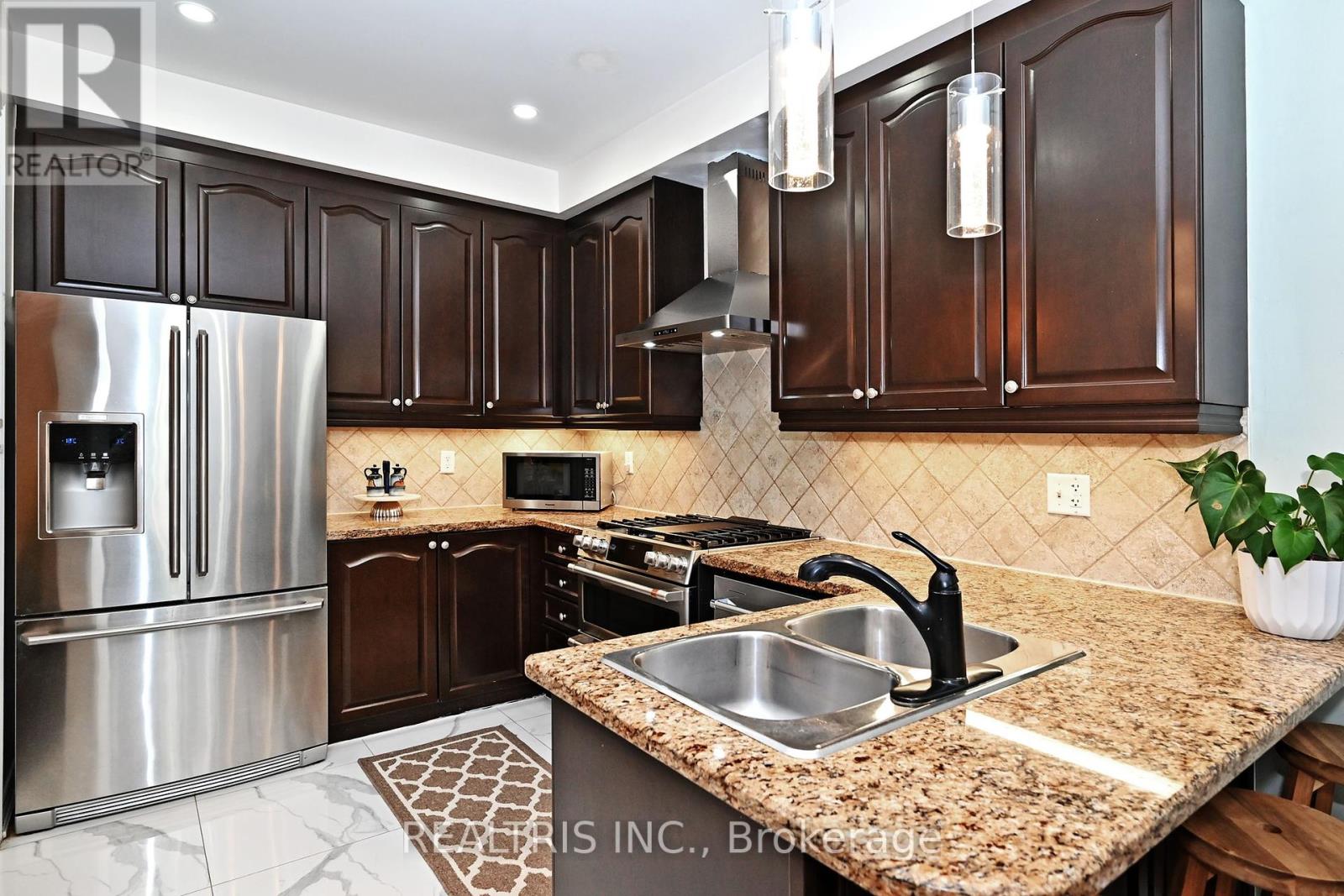 Photo 17 of 10 B Hunt Street, Clarington ON