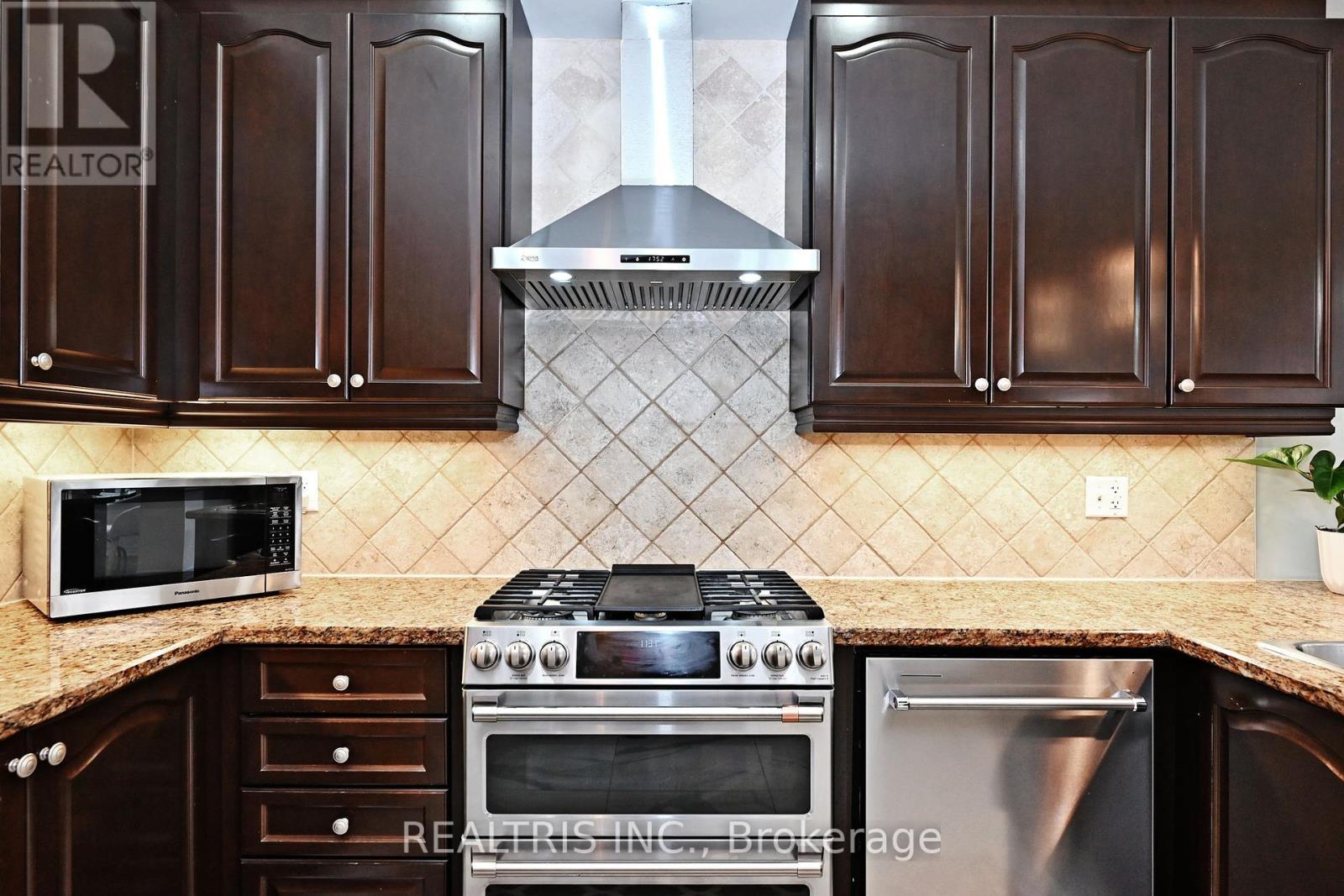 Photo 12 of 10 B Hunt Street, Clarington ON