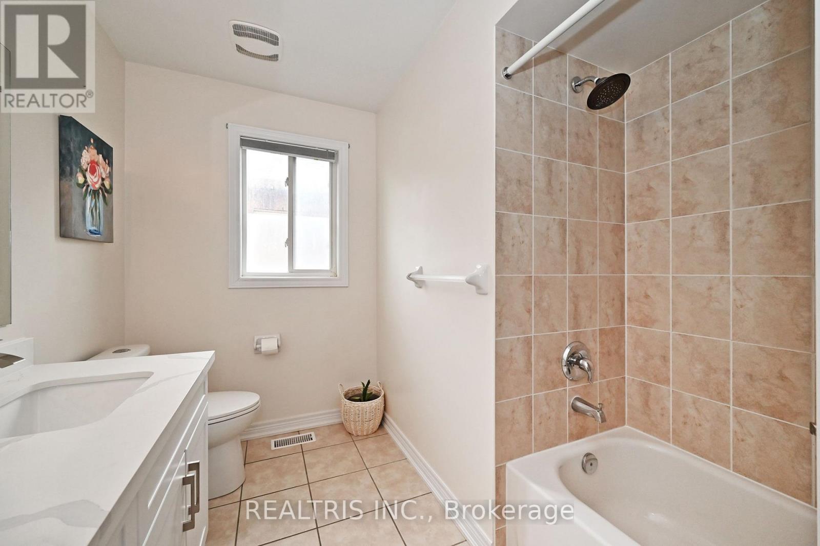 Photo 11 of 10 B Hunt Street, Clarington ON