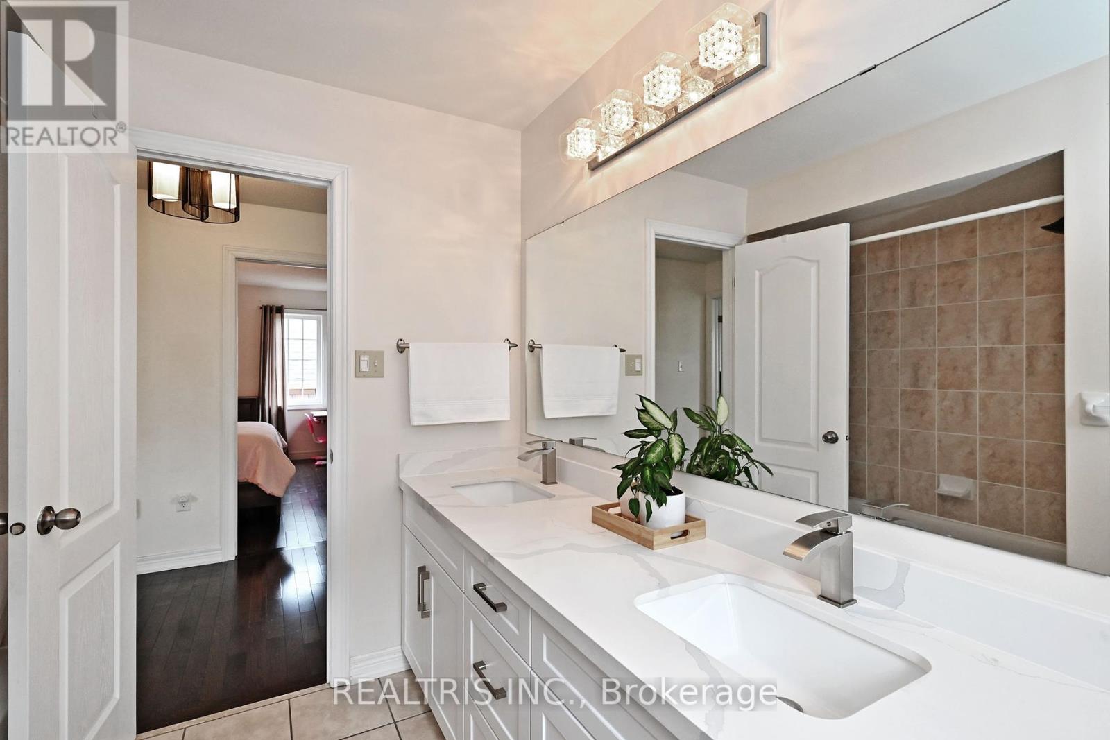 Photo 24 of 10 B Hunt Street, Clarington ON