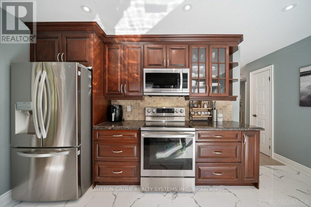 Photo 13 of 1114 Cedarcroft Crescent, Pickering ON