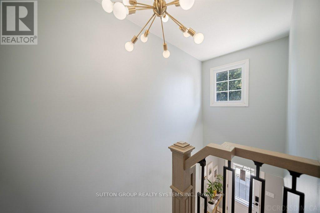 Photo 10 of 1114 Cedarcroft Crescent, Pickering ON
