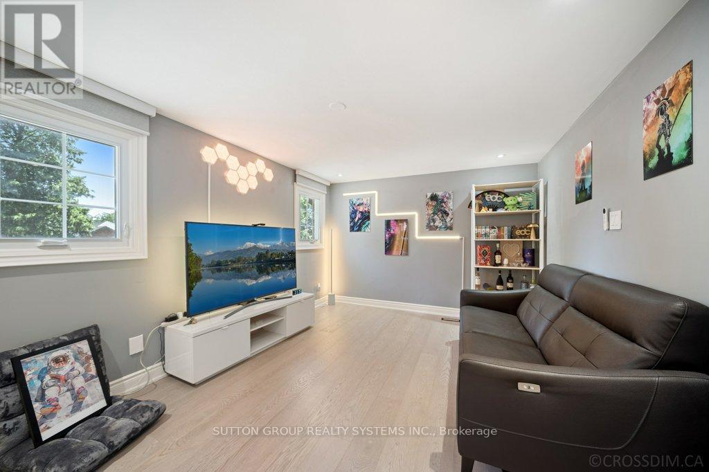 Photo 18 of 1114 Cedarcroft Crescent, Pickering ON