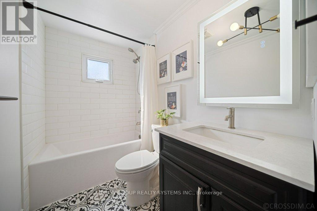 Photo 37 of 1114 Cedarcroft Crescent, Pickering ON