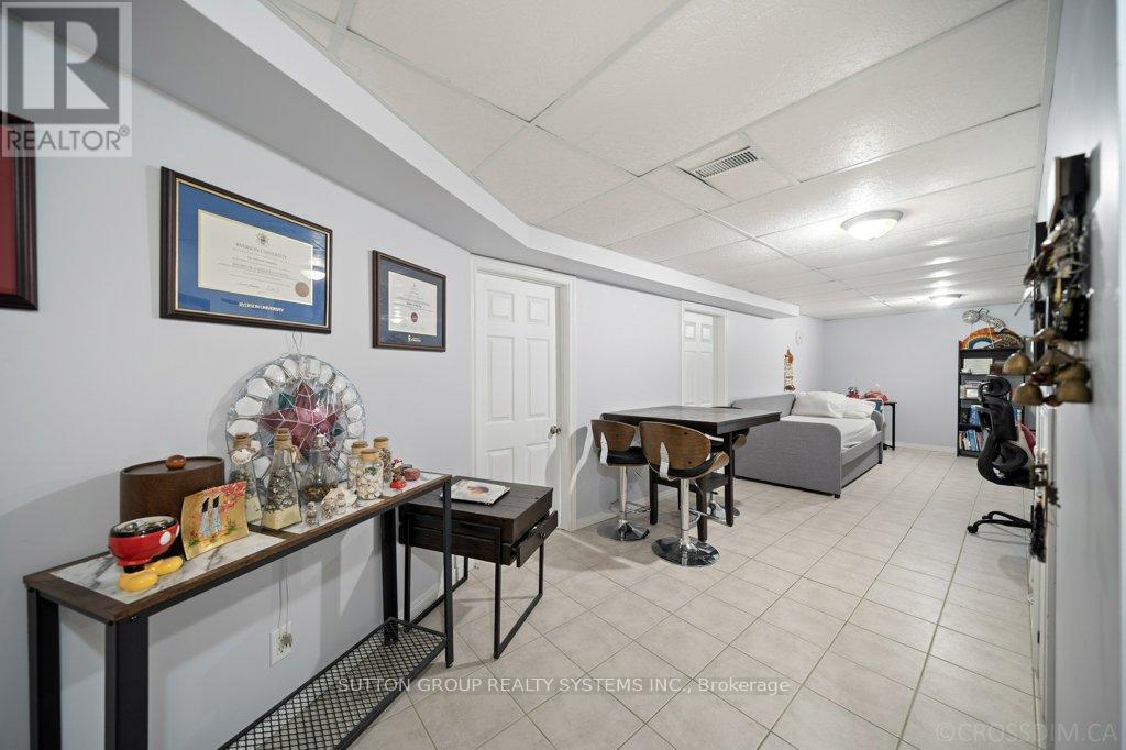 Photo 12 of 1114 Cedarcroft Crescent, Pickering ON