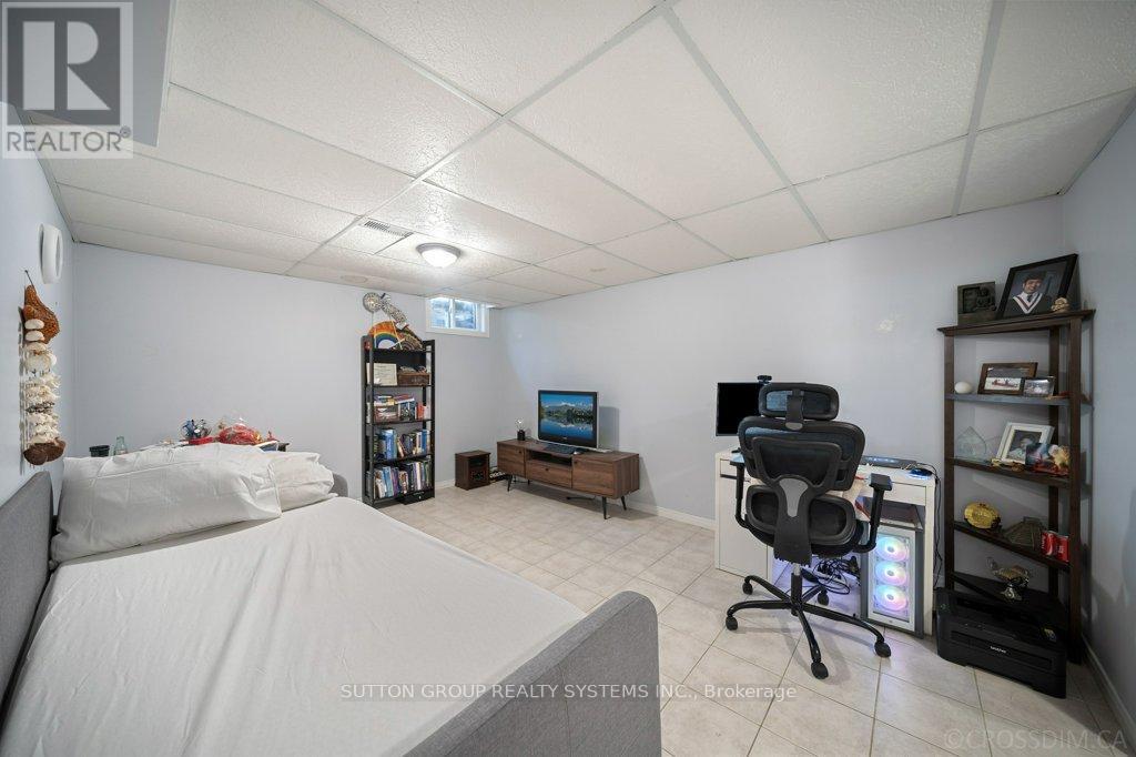 Photo 7 of 1114 Cedarcroft Crescent, Pickering ON