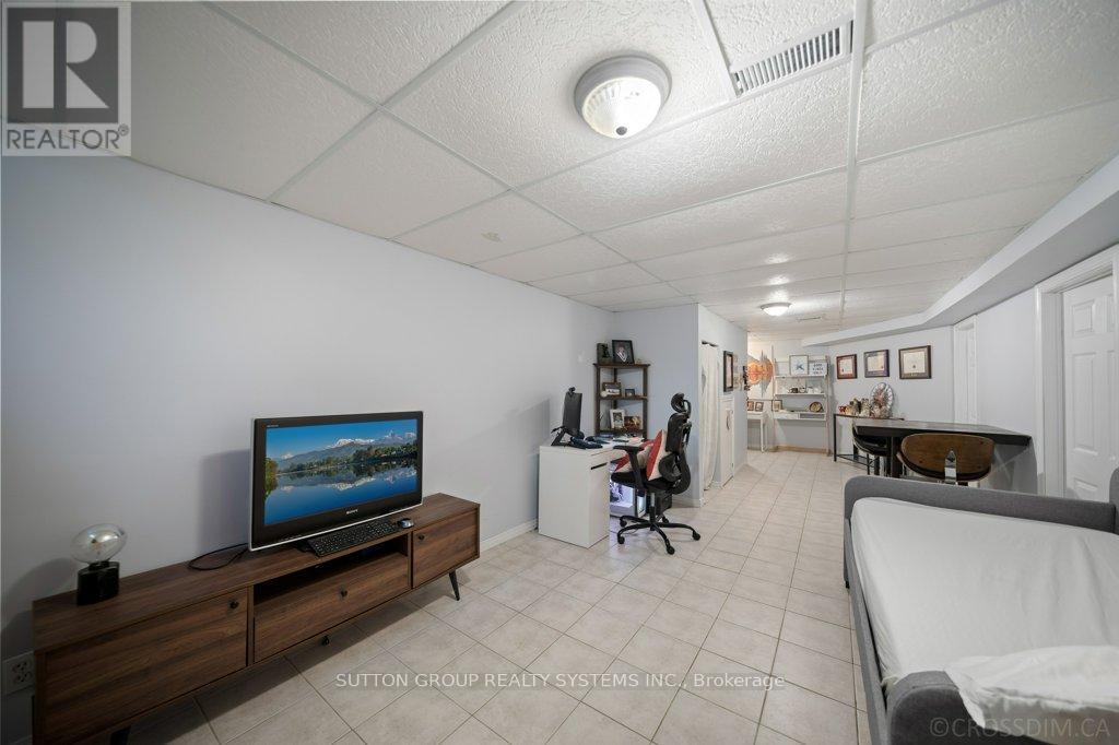 Photo 33 of 1114 Cedarcroft Crescent, Pickering ON