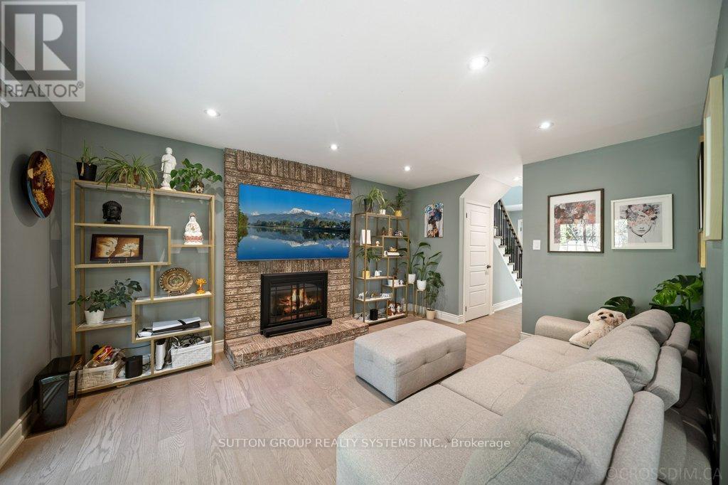 Photo 9 of 1114 Cedarcroft Crescent, Pickering ON