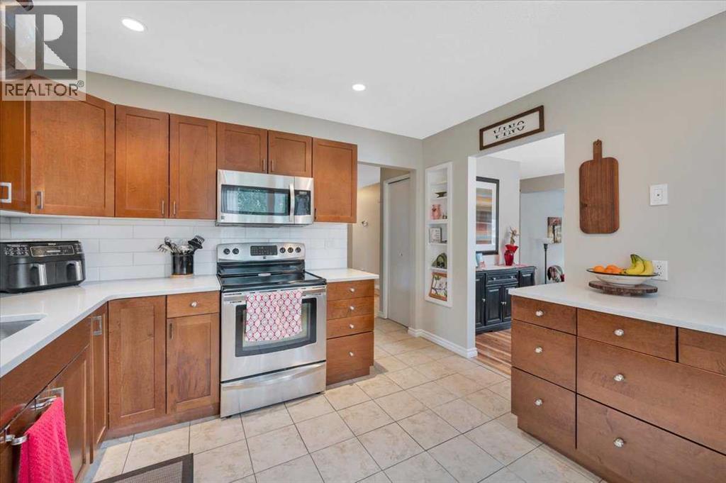 Photo 18 of 19 Lamoureux Place, St Albert AB