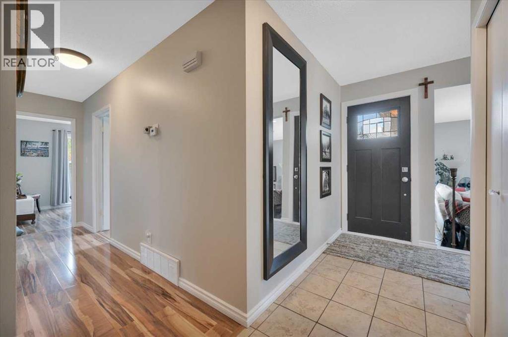 Photo 17 of 19 Lamoureux Place, St Albert AB