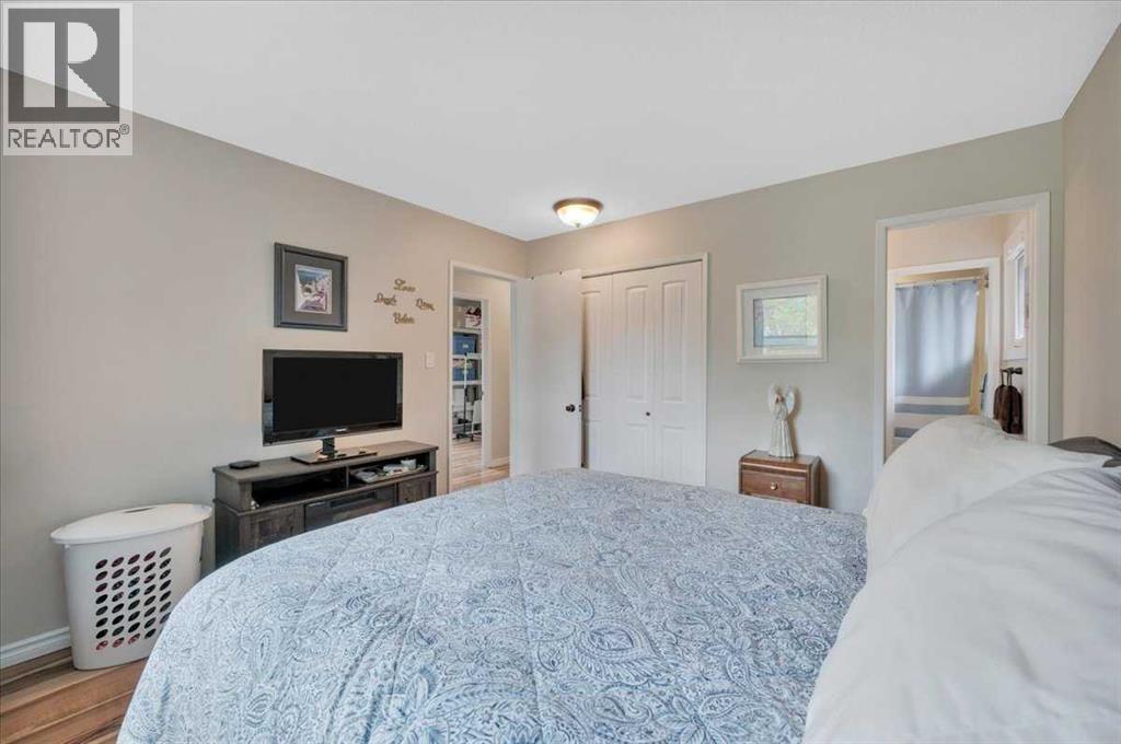 Photo 3 of 19 Lamoureux Place, St Albert AB