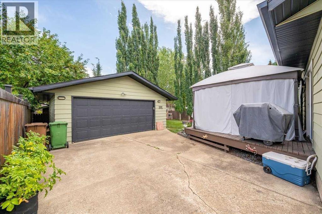 Photo 10 of 19 Lamoureux Place, St Albert AB