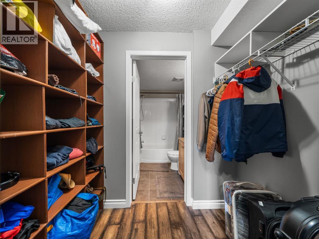 Single Family House for Sale in   Fish Creek Boulevard SW Evergreen Calgary 