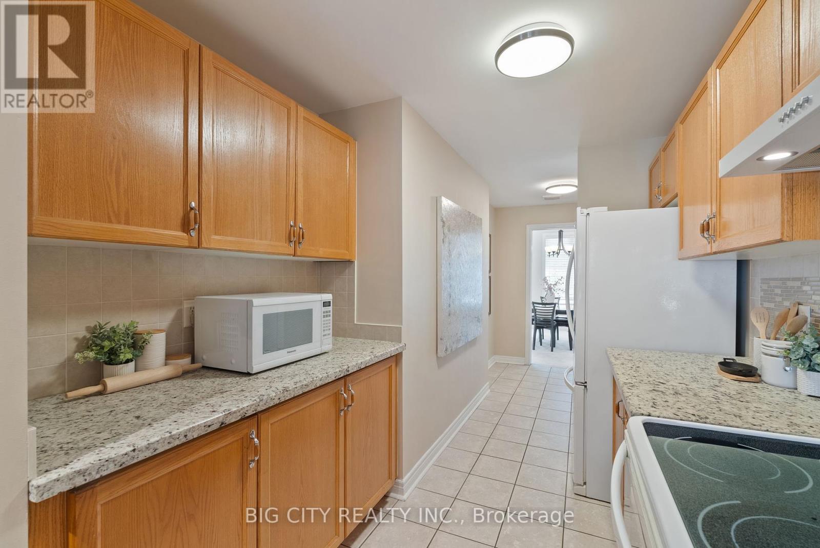 Photo 12 of 98 Riverlands Avenue, Markham ON
