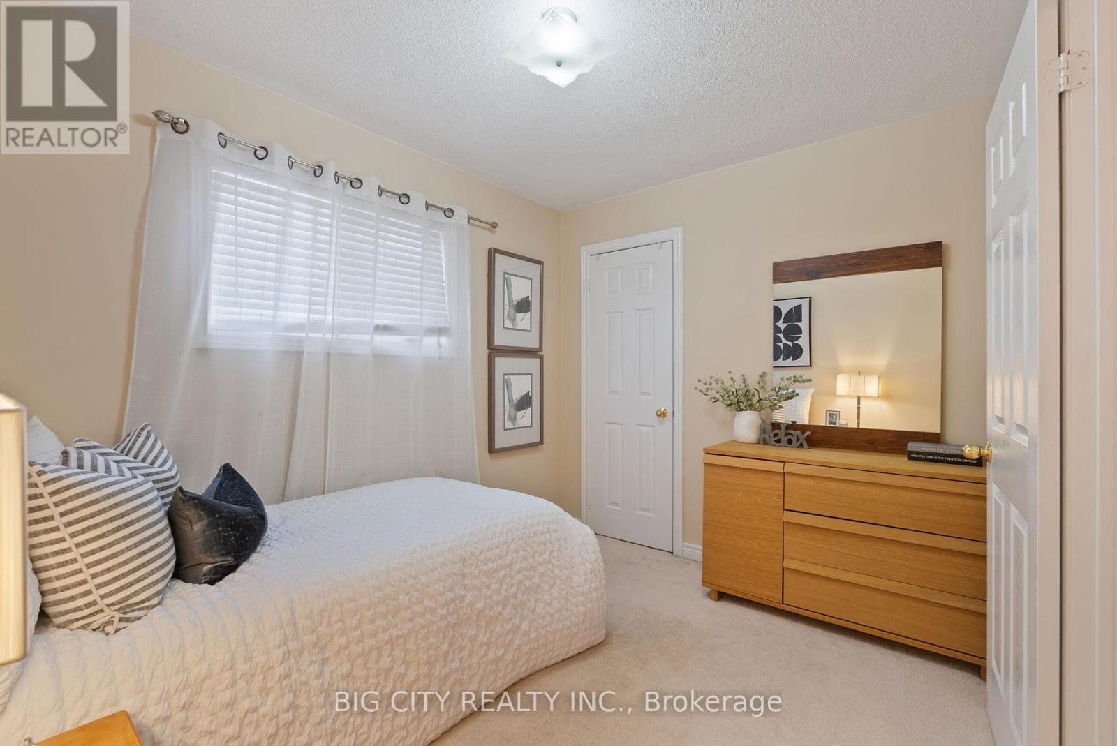 Photo 26 of 98 Riverlands Avenue, Markham ON