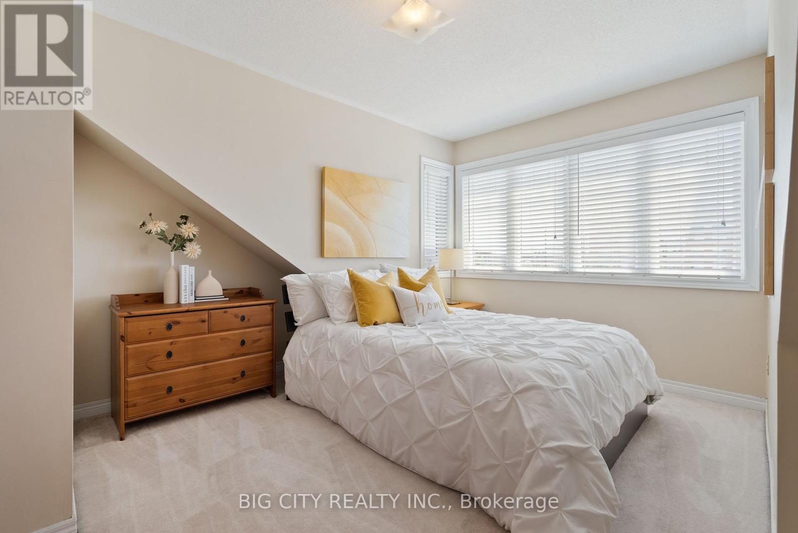 Photo 18 of 98 Riverlands Avenue, Markham ON