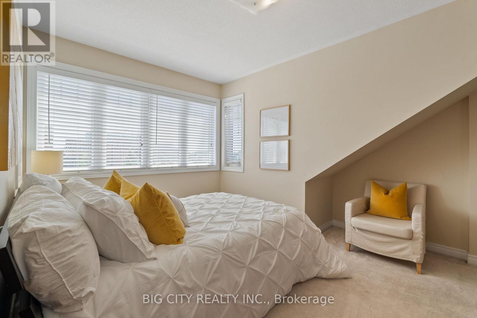Photo 25 of 98 Riverlands Avenue, Markham ON