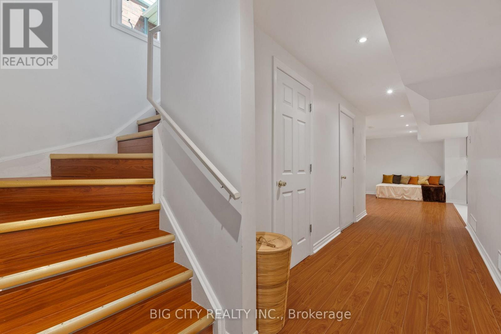 Photo 33 of 98 Riverlands Avenue, Markham ON