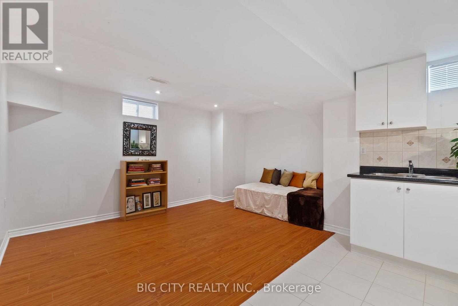 Photo 35 of 98 Riverlands Avenue, Markham ON