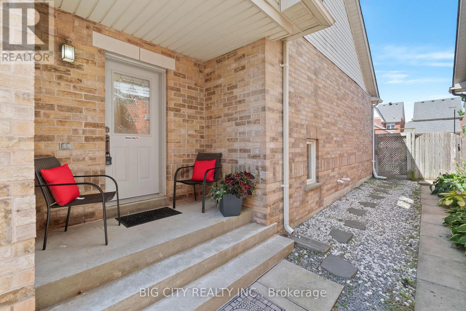 Photo 36 of 98 Riverlands Avenue, Markham ON