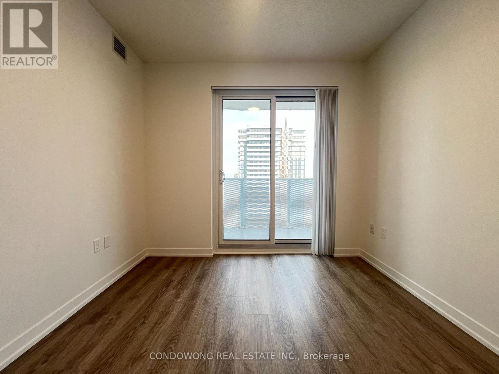 Photo 16 of 4015 195 Commerce Street, Vaughan ON